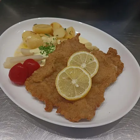 Neu Möbliertes 1 - Zimmerapartment Mitten In Der *