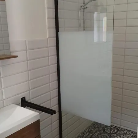 Neu Moebliertes 1 - Zimmerapartment Mitten In Der *