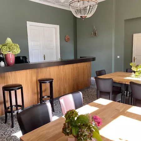 Neu Moebliertes 1 - Zimmerapartment Mitten In Der 아파트 *