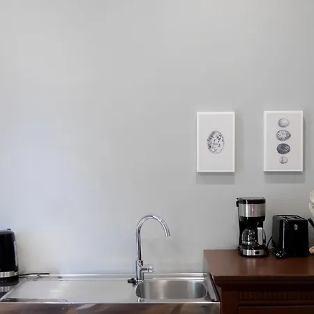 아파트 Neu Moebliertes 1 - Zimmerapartment Mitten In Der Neu Gaarz